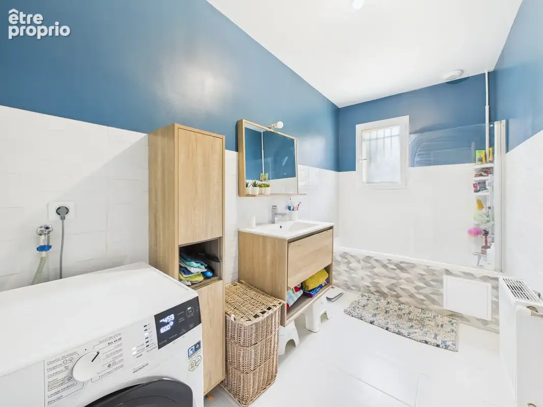A Vendre - Maison  de 102 m2 récente de plain-pied proche du centre-ville. - photo 8