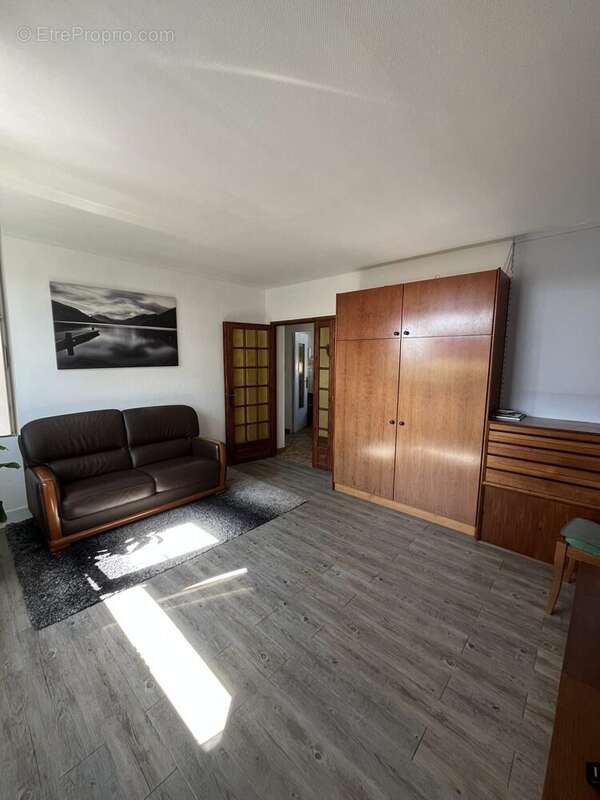 Appartement à LES CLAYES-SOUS-BOIS