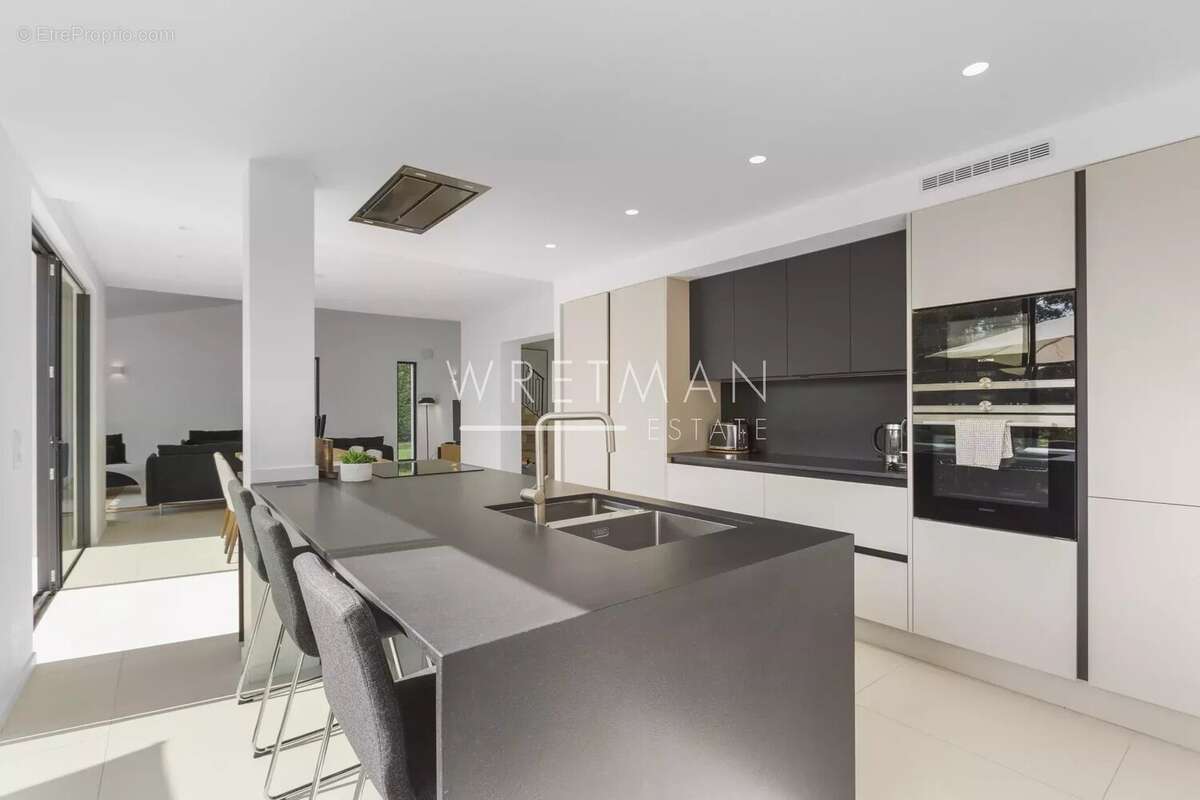 Maison à ROQUEFORT-LES-PINS