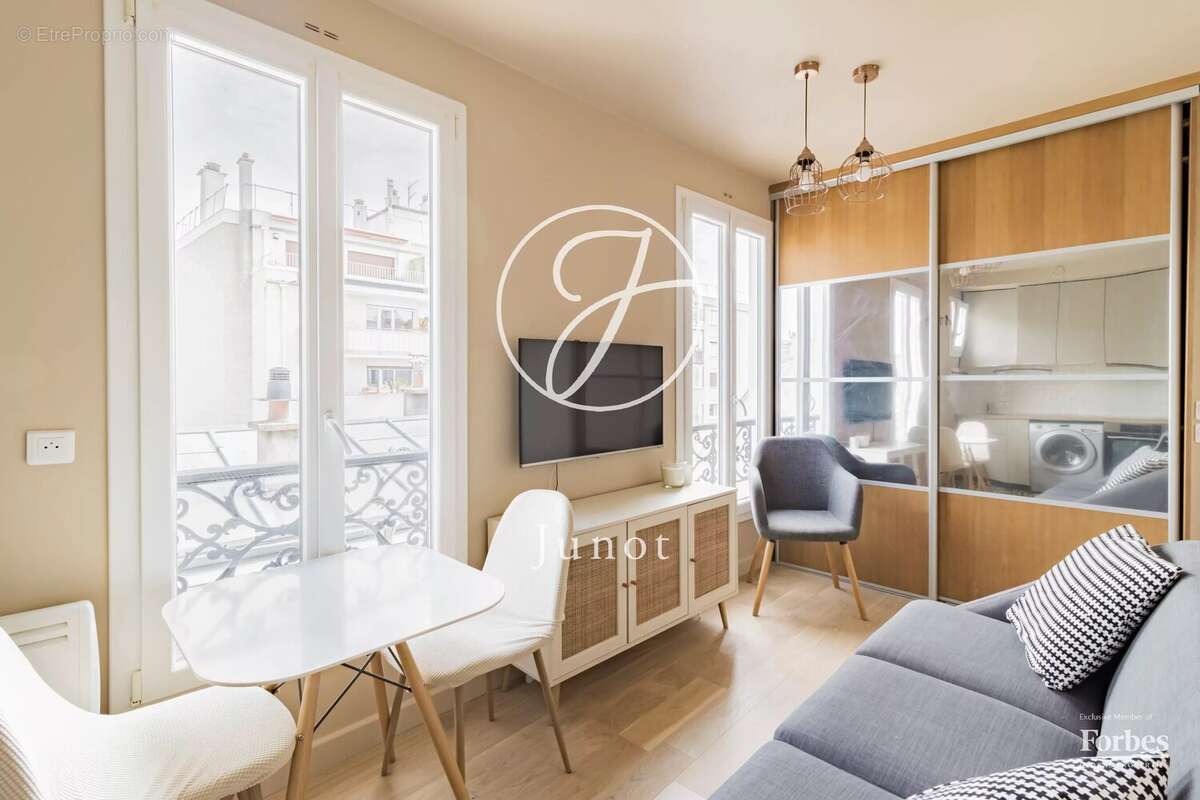 Appartement à PARIS-7E