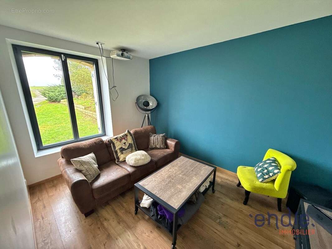 Commerce à PLONEVEZ-PORZAY