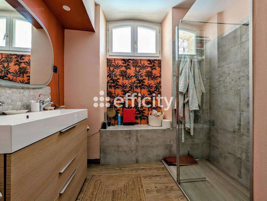 Maison à SAINT-LEON-SUR-L&#039;ISLE