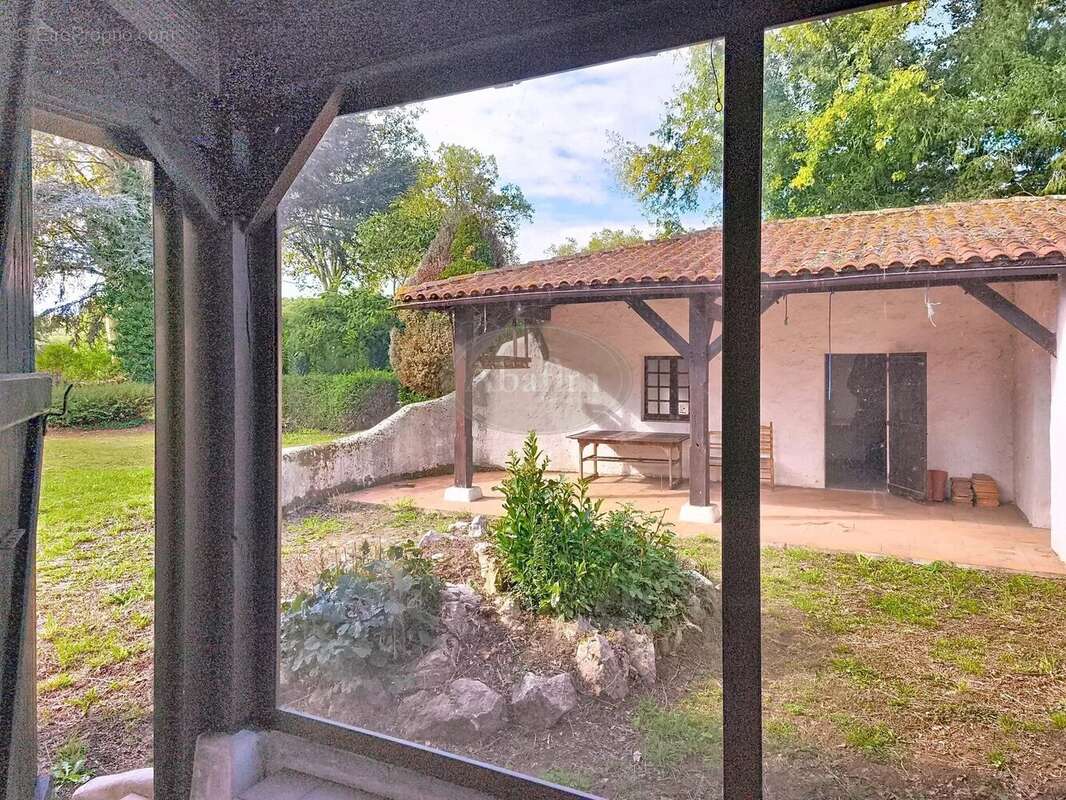 Maison à VILLECOMTAL-SUR-ARROS