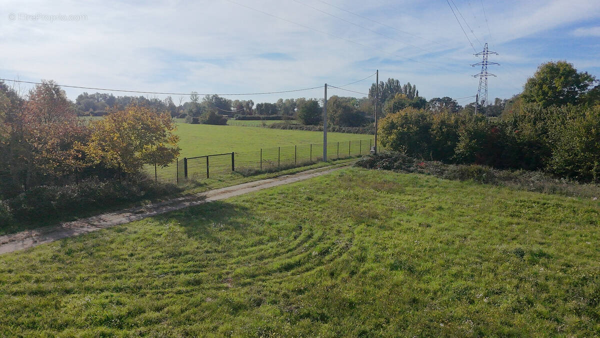 Terrain à POUILLY-SUR-SAONE