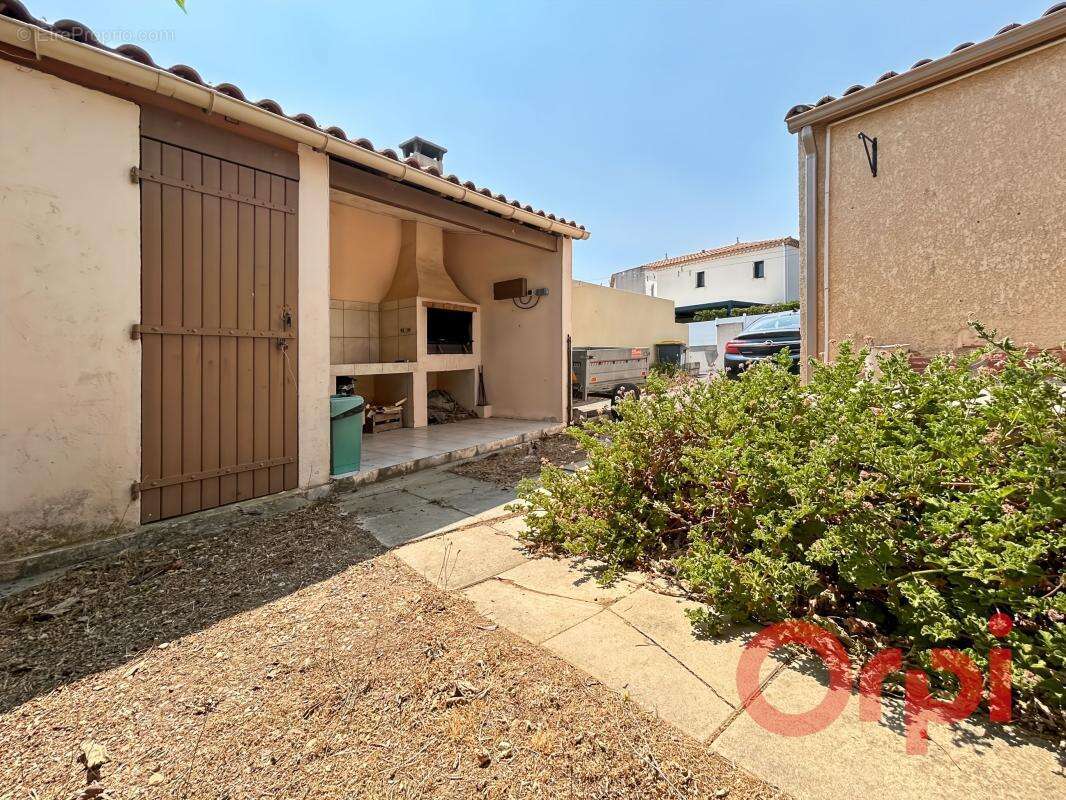 À Vendre : Villa familiale de plain-pied avec piscine, garage et grand jardin à Sauvian - photo 13