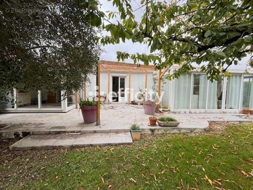 Maison 115 m² à Semussac  - photo 18