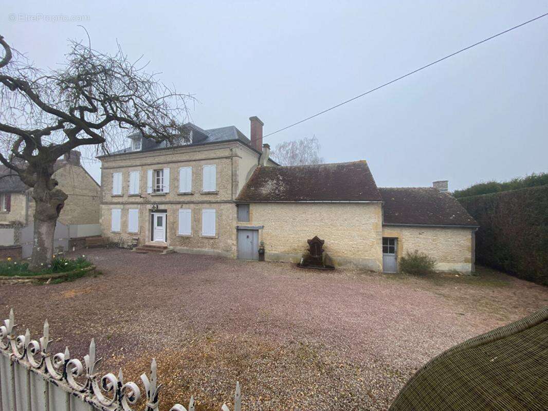 Maison à SAINT-PIERRE-SUR-DIVES