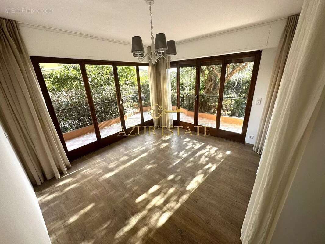 Appartement à ROQUEBRUNE-CAP-MARTIN