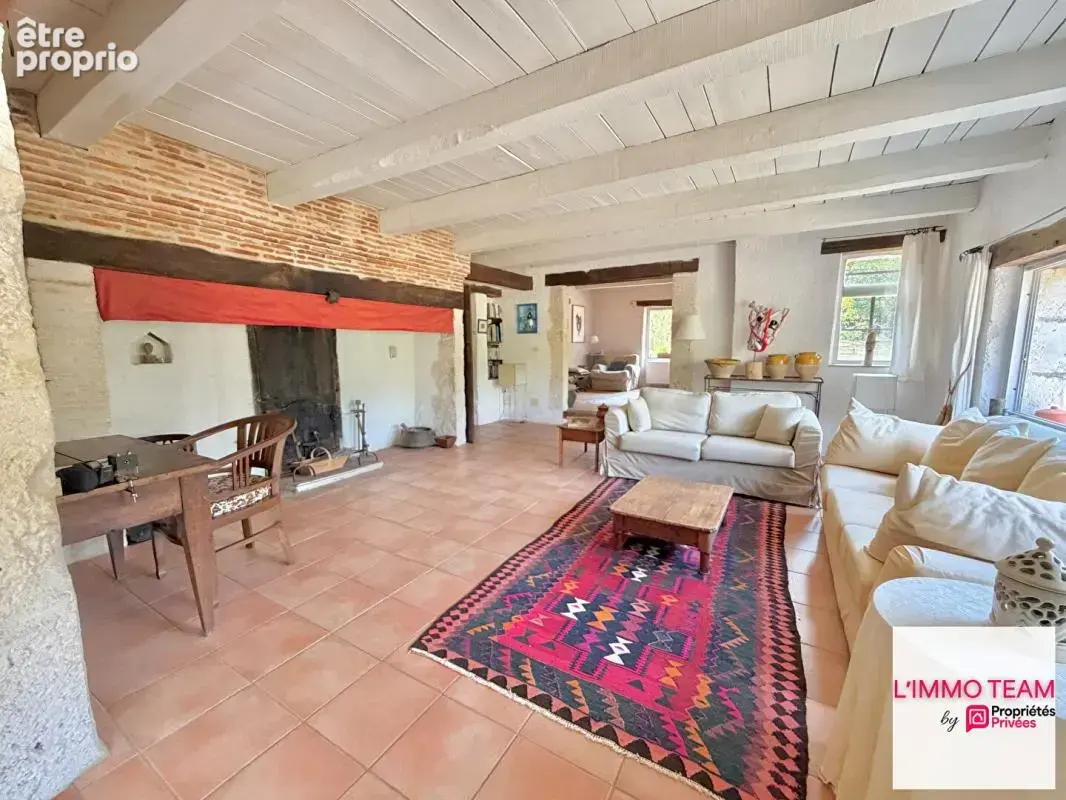 Maison de plain-pied sur 1.6Ha, avec piscine et ateliers - photo 5