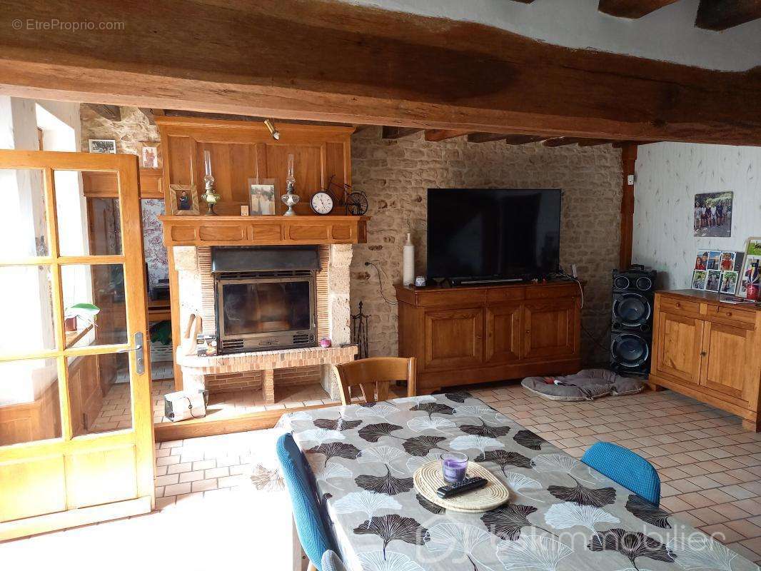 Maison à BOISCOMMUN