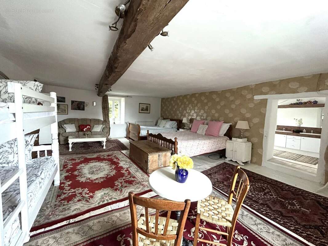 Ferme de caractère avec 4 à 5 chambres, 1,5 hectares de terrain et possibilité de gîte - photo 9