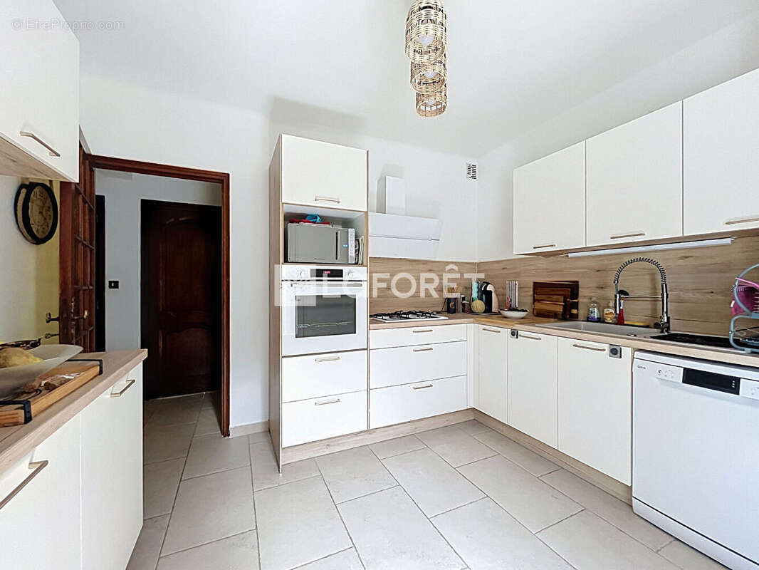 Une maison familiale aux beaux volumes T4 - 3 faces - photo 6