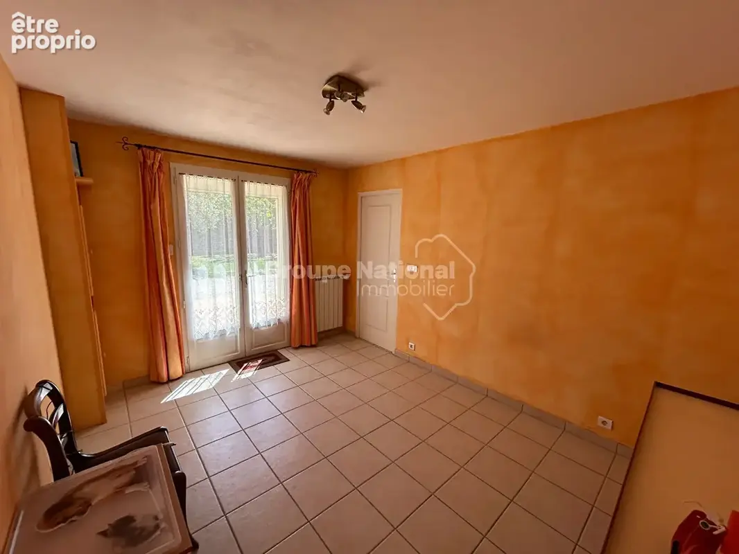 Maison 5 chambres sur parcelle de 1364 m² avec piscine et grand garage - Aubignan - photo 11