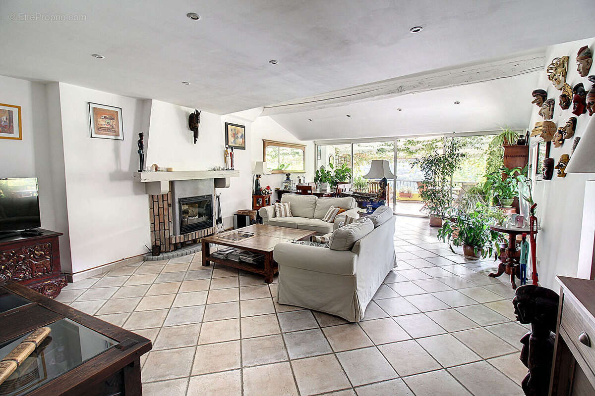 A VENDRE en EXCLUSIVITE ! Triplex Bargemon 5 pièces 162 m² - photo 2