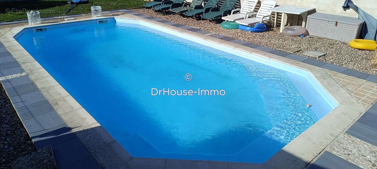 Maison à COURS-DE-PILE