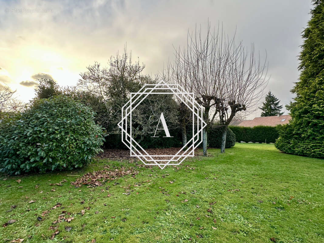 Terrain à SAINT-CREPIN-IBOUVILLERS