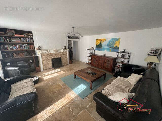 Maison à SALLES-CURAN