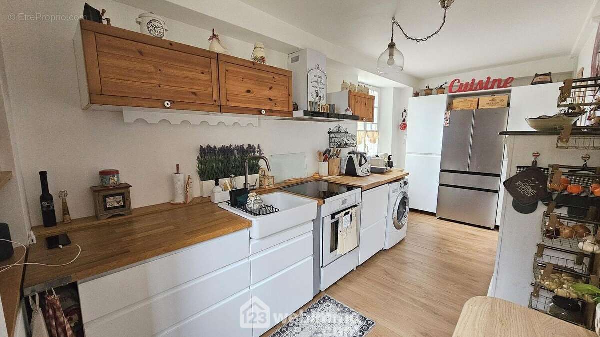 Une cuisine toute équipée de 12 m². - Maison à GIRONVILLE-SUR-ESSONNE