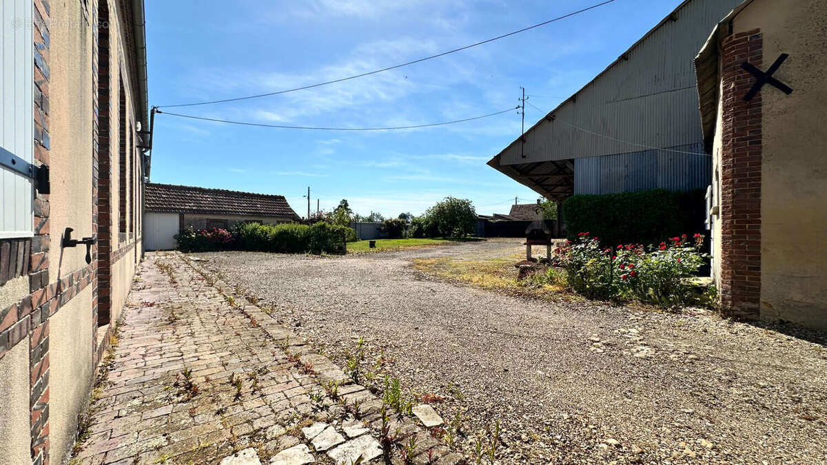 Authentique fermette avec dépendances, hangar et fort potentiel de valorisation - photo 11