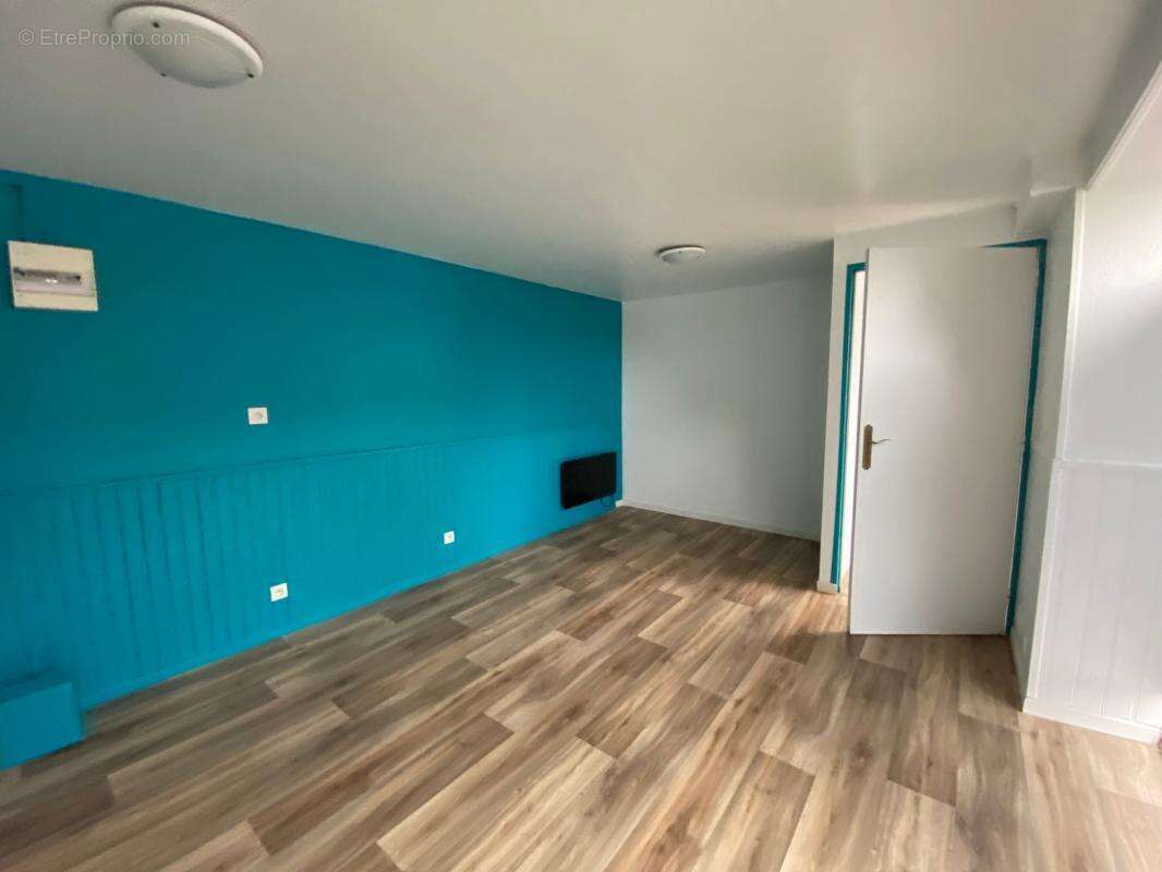 Plouarzel - Immeuble de 3 locaux commerciaux et 3 appartements - photo 5