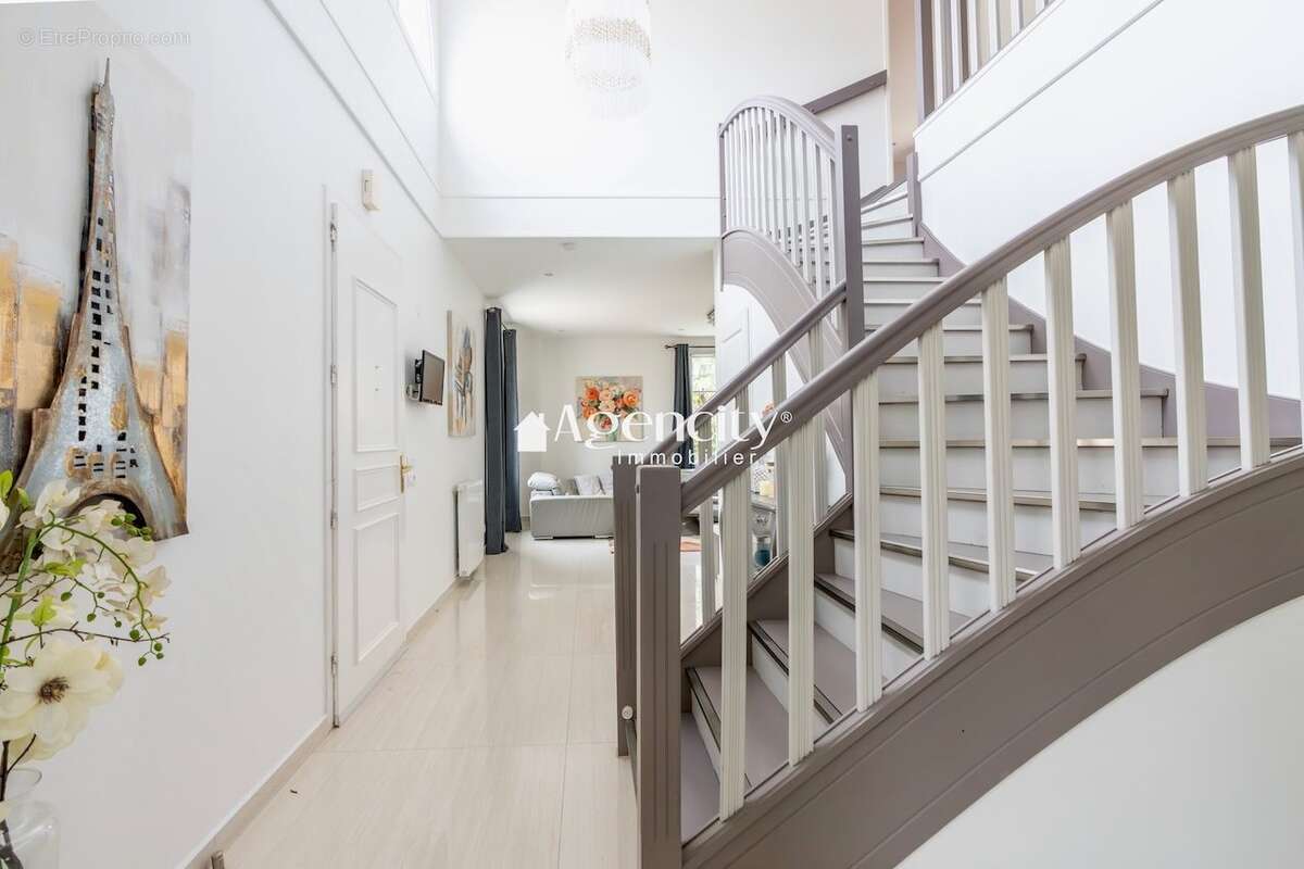 Maison à BAILLY-ROMAINVILLIERS