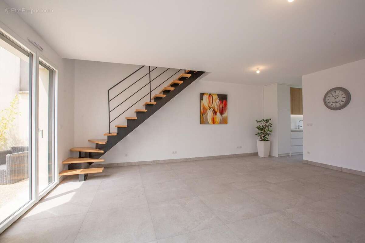 Photo 3 - Maison à LE MESNIL-SAINT-DENIS