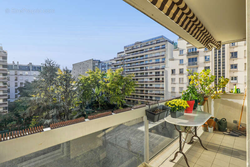 Appartement à PARIS-17E