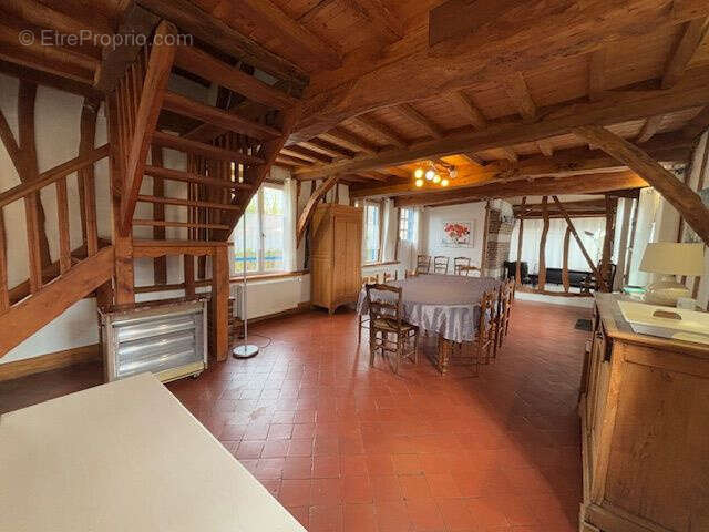 Maison à FEUQUIERES-EN-VIMEU