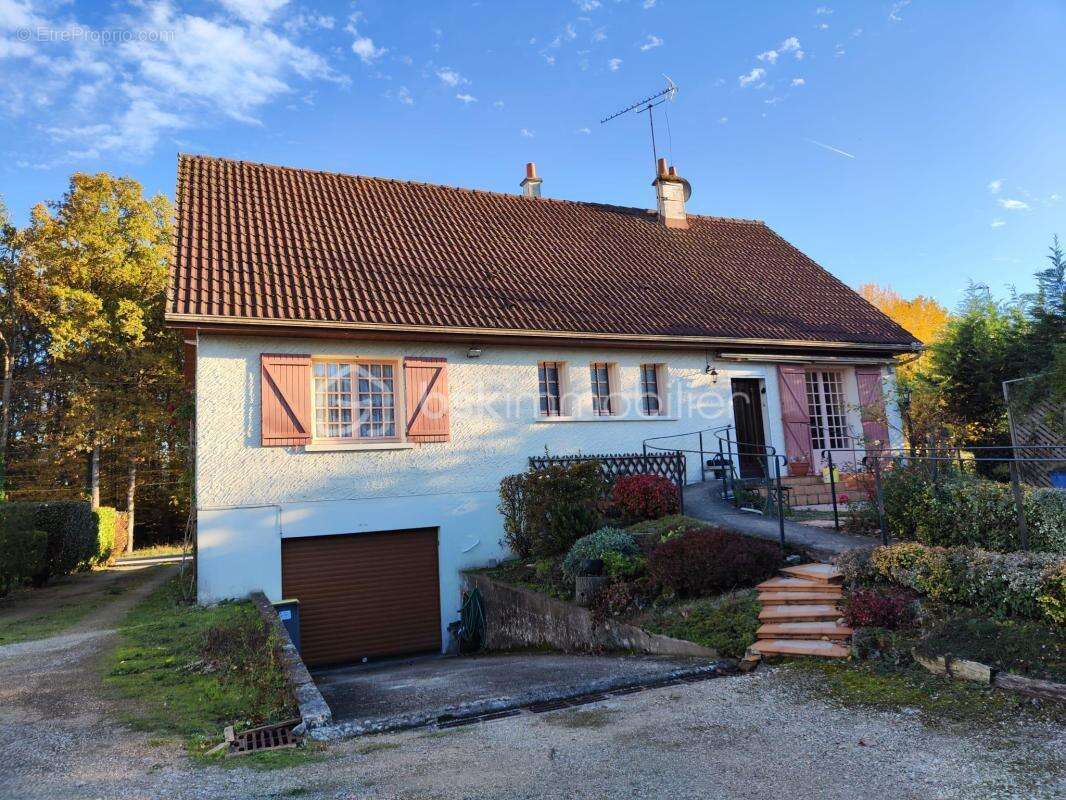 Maison familiale de 150 m² à rénover avec sous-sol complet - photo 2