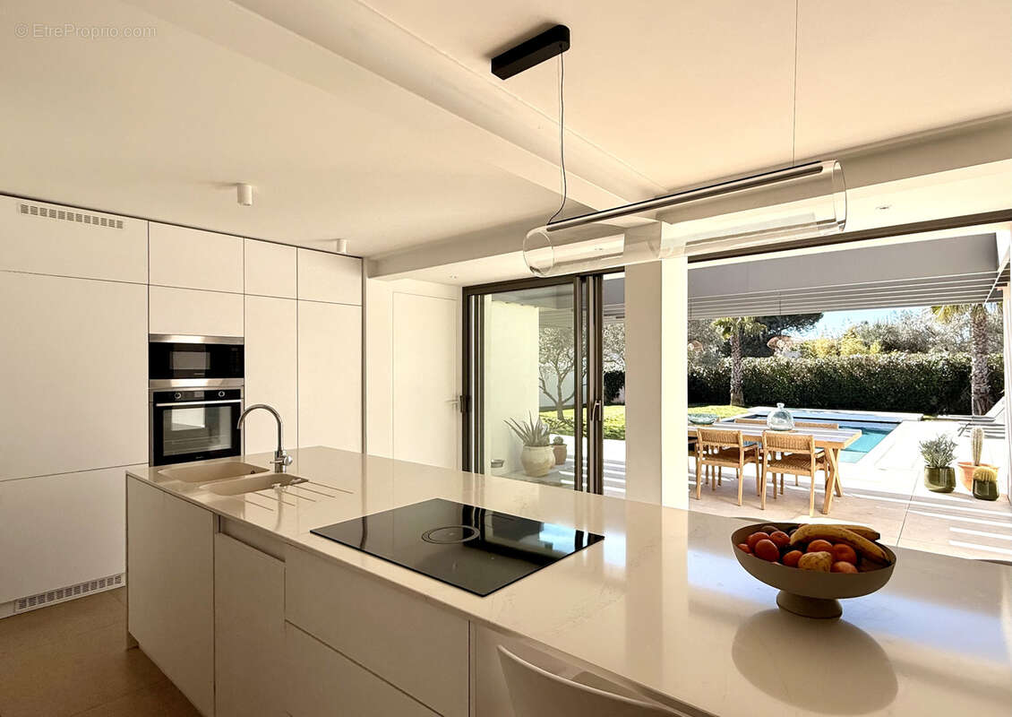 À Pérols, villa avec piscine au sel - photo 3