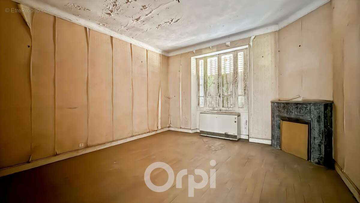 Maison à LA JONCHERE-SAINT-MAURICE