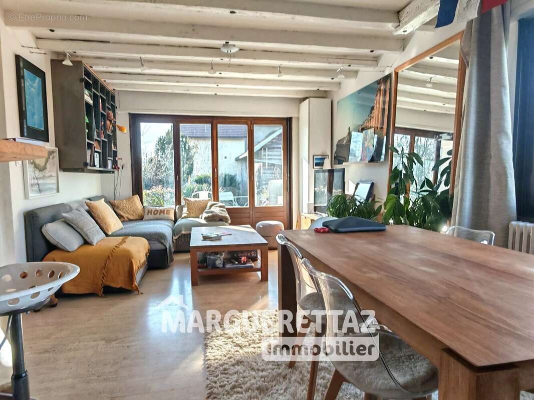 Maison à VETRAZ-MONTHOUX