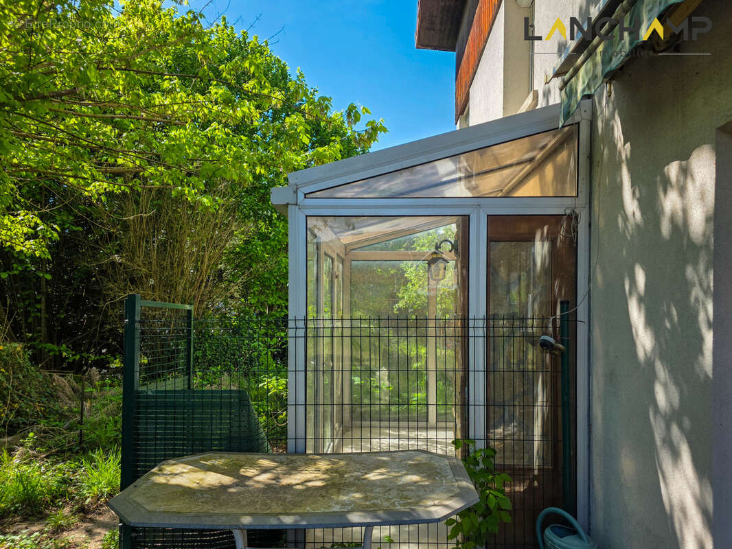 Vions   Maison individuelle à rénover avec 4 chambres sur un terrain arboré de 1 571 m2 - photo 6