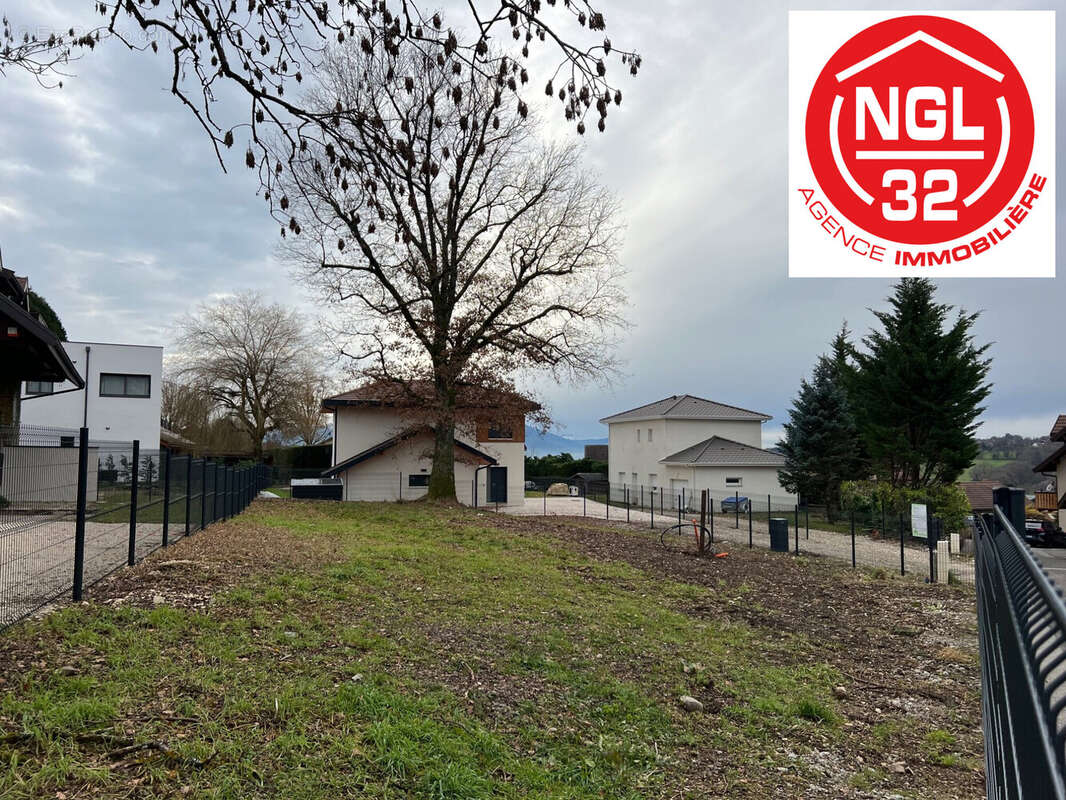 Terrain à VILLY-LE-PELLOUX