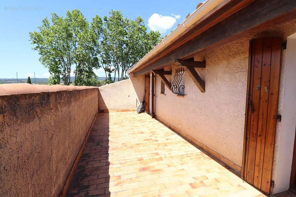 Maison à SAINT-CYR-SUR-MER