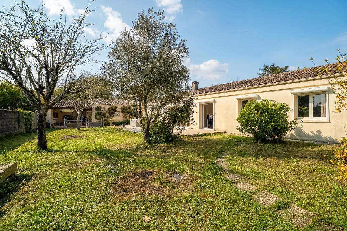 Maison à BLANQUEFORT