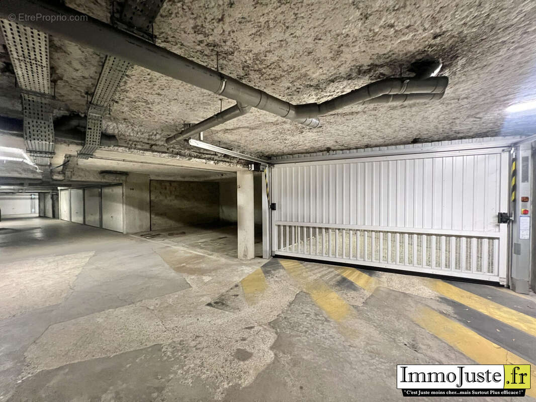 Parking à TRAPPES