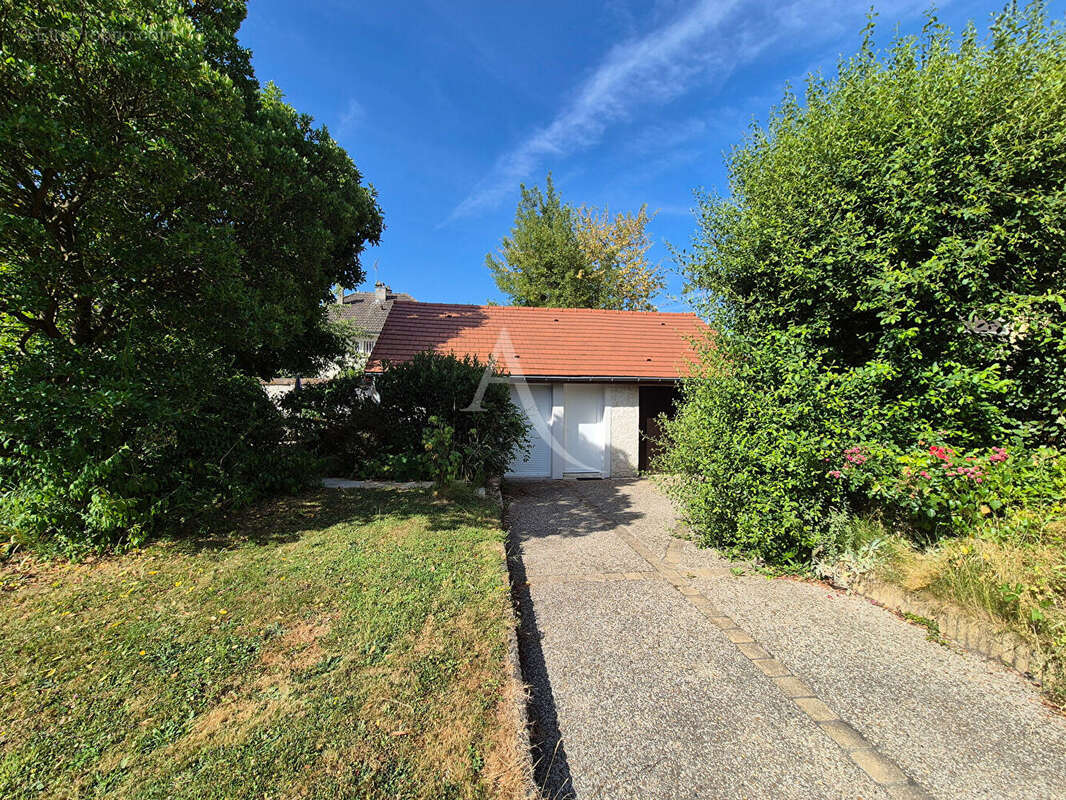 Maison à BURES-SUR-YVETTE