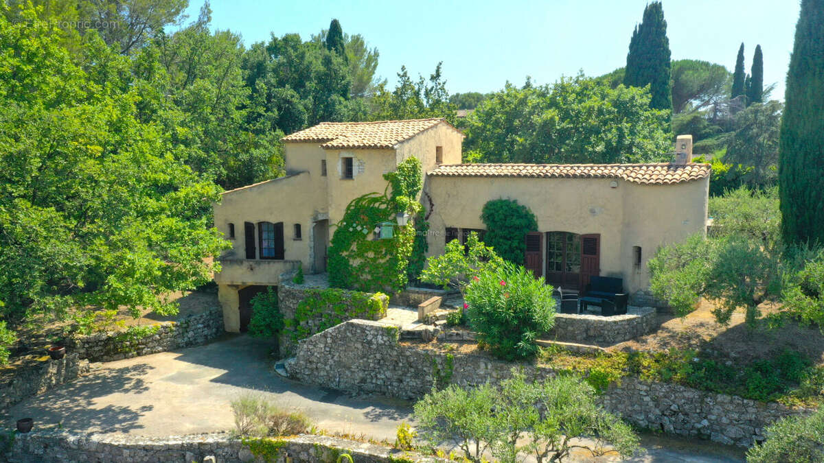 Maison Peymeinade Type Mas provençal avec piscine et terrain de 3190 m² - photo 3