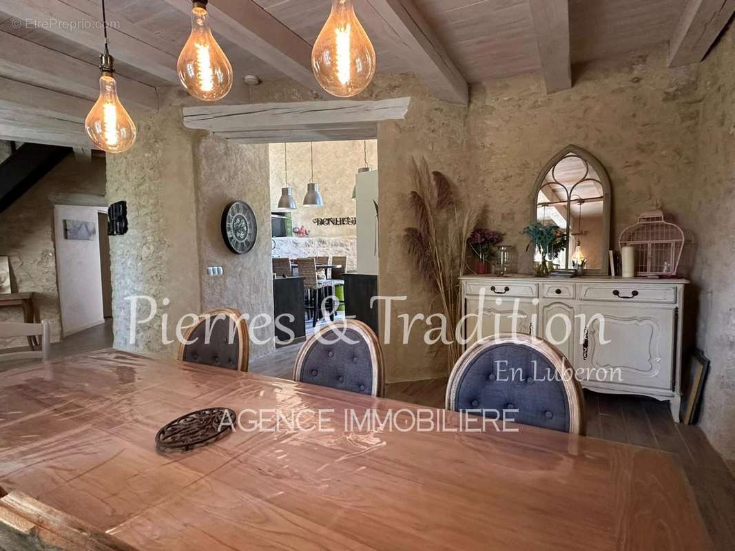 Maison à SIMIANE-LA-ROTONDE