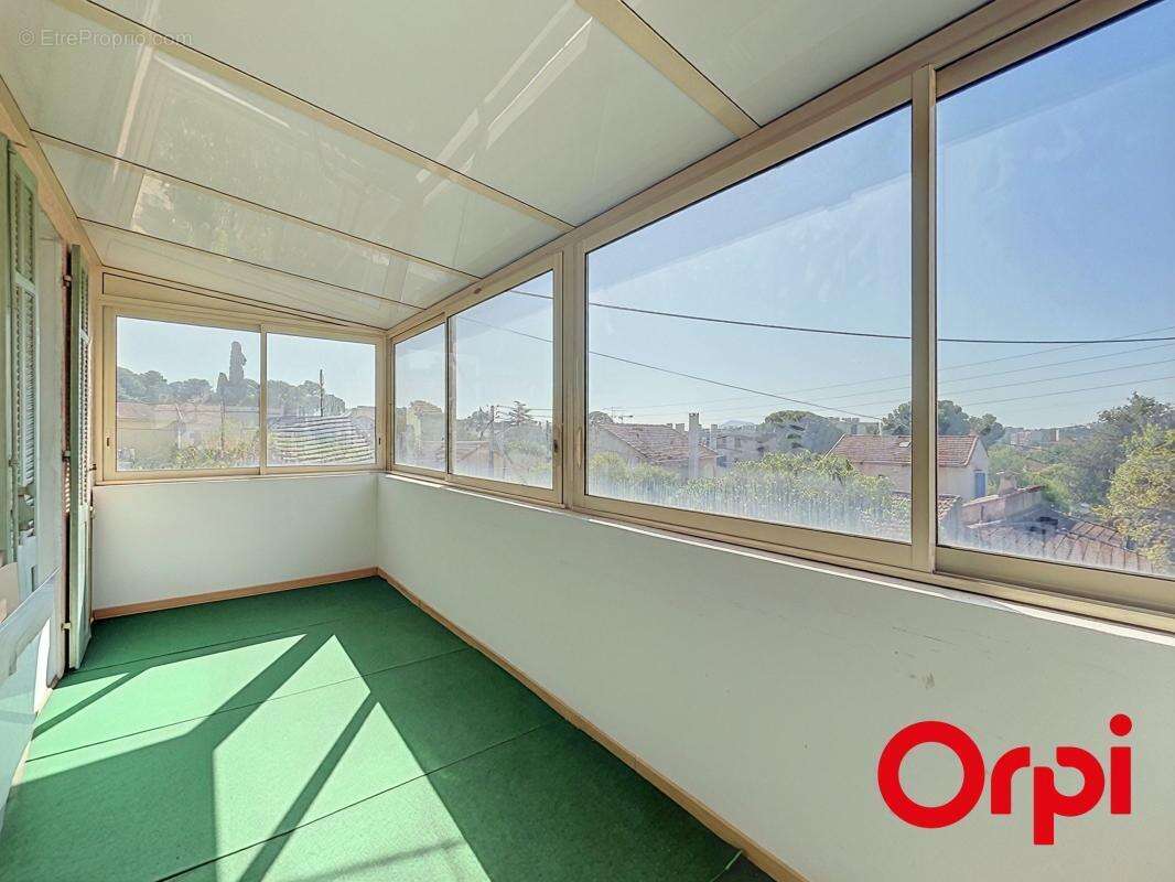 Toulon est - ortolan - faux t3 56m2 haut de villa - terrasse et stationnement - photo 4