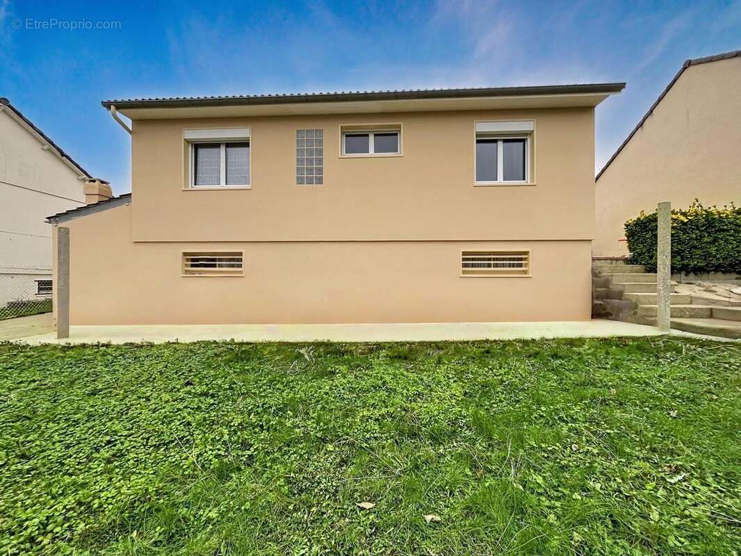 Photo 3 - Maison à VILLENEUVE-LA-GUYARD