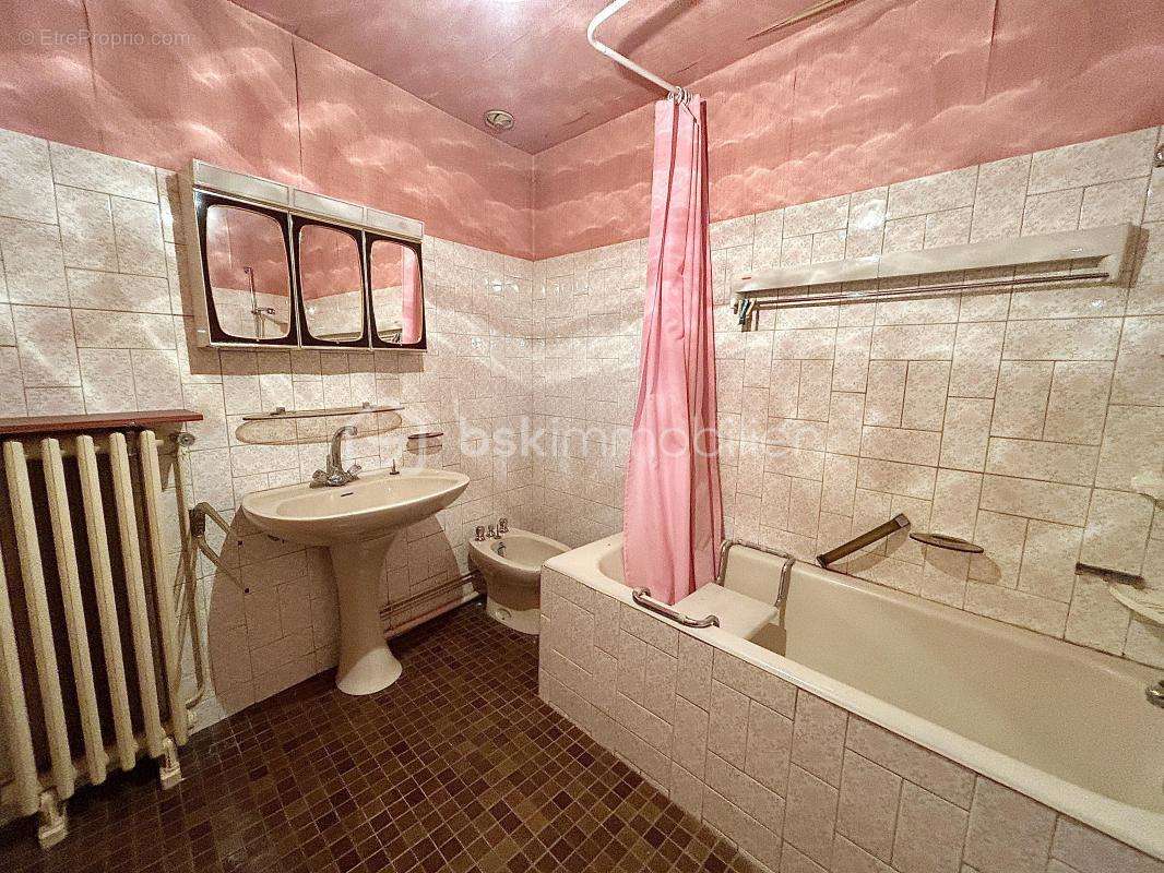 Maison à VERNET-LA-VARENNE