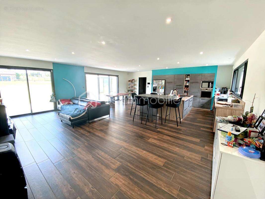Maison 244 m² à Bellevue-La-Montagne  - photo 12