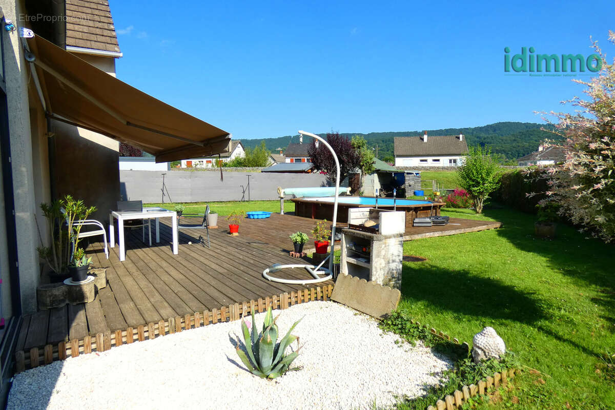 Maison à POLMINHAC