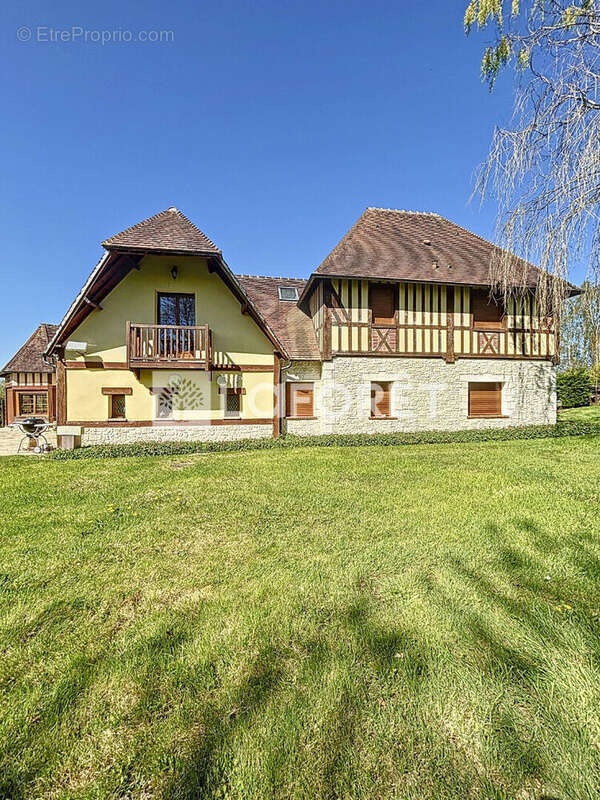 Maison à FAUGUERNON