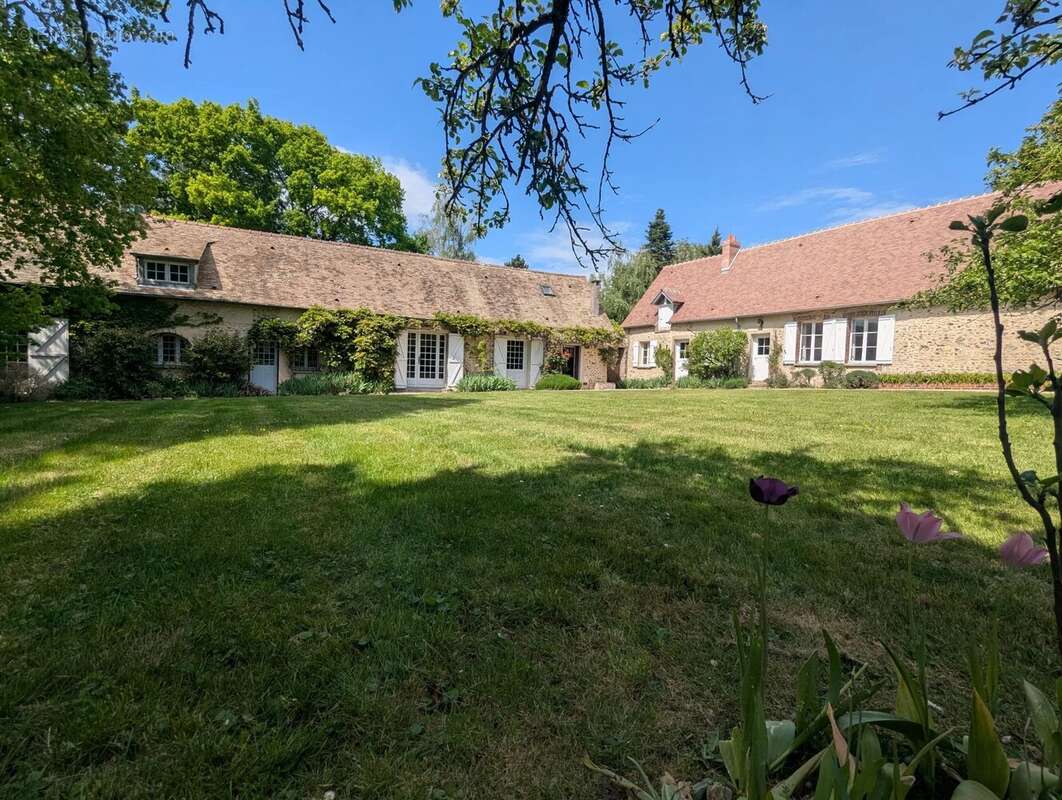Maison à FONTAINE-SOUS-JOUY