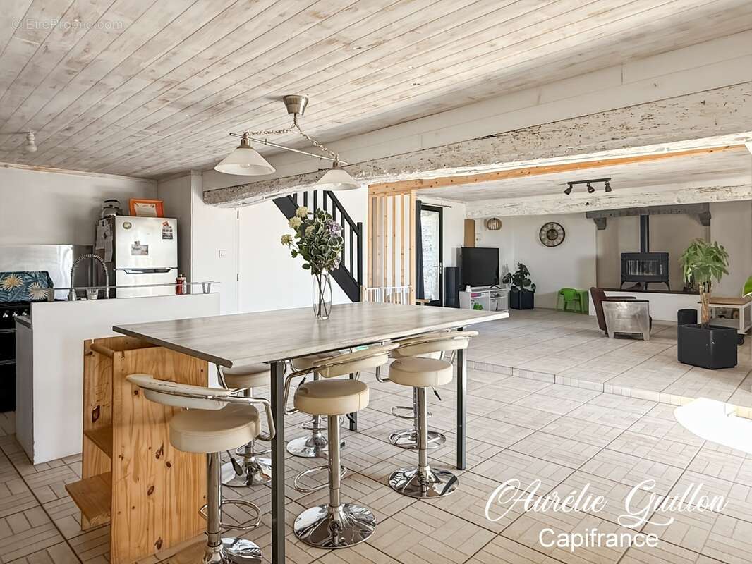 Longère rénovée 165 m² – lumineuse, beaux volumes et charme de la pierre - photo 5