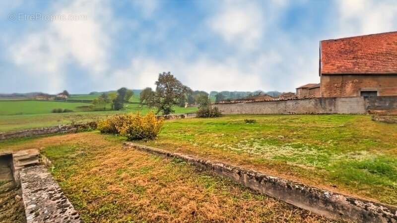 Belle maison de caractère  -   AIGUEPERSE (69) - photo 4
