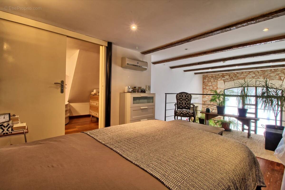 Appartement à MARSEILLE-5E